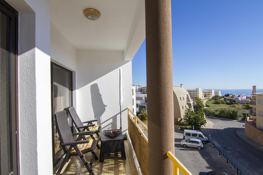 Apartmento Praia Da Dona Ana Lagos Zimmer foto